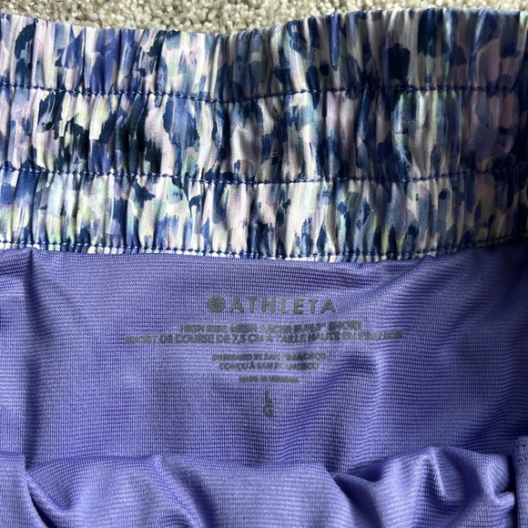 Athleta High Rise Mesh Racer Run 3” Shorts. Excellent like new condition - Picture 4 of 6